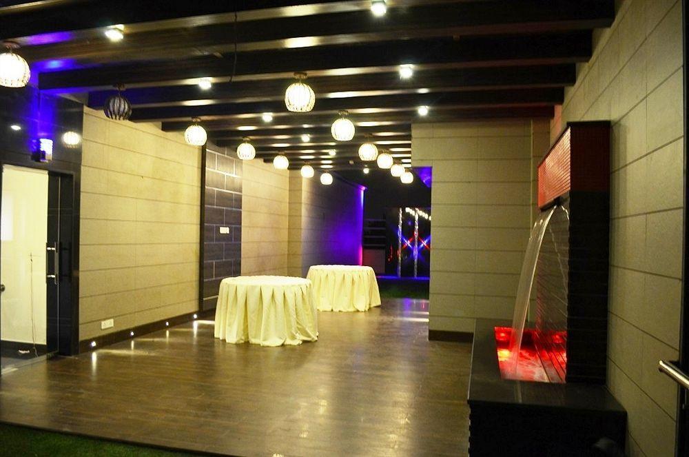Hotel Metro View Делі Екстер'єр фото