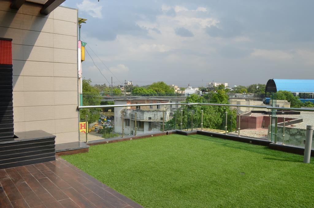Hotel Metro View Делі Екстер'єр фото