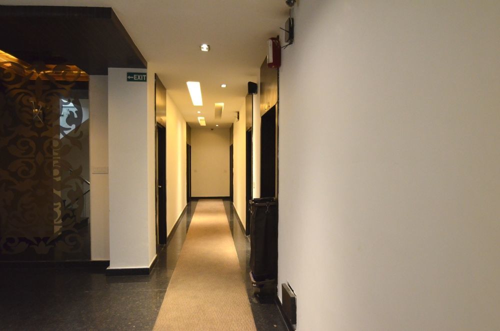Hotel Metro View Делі Екстер'єр фото