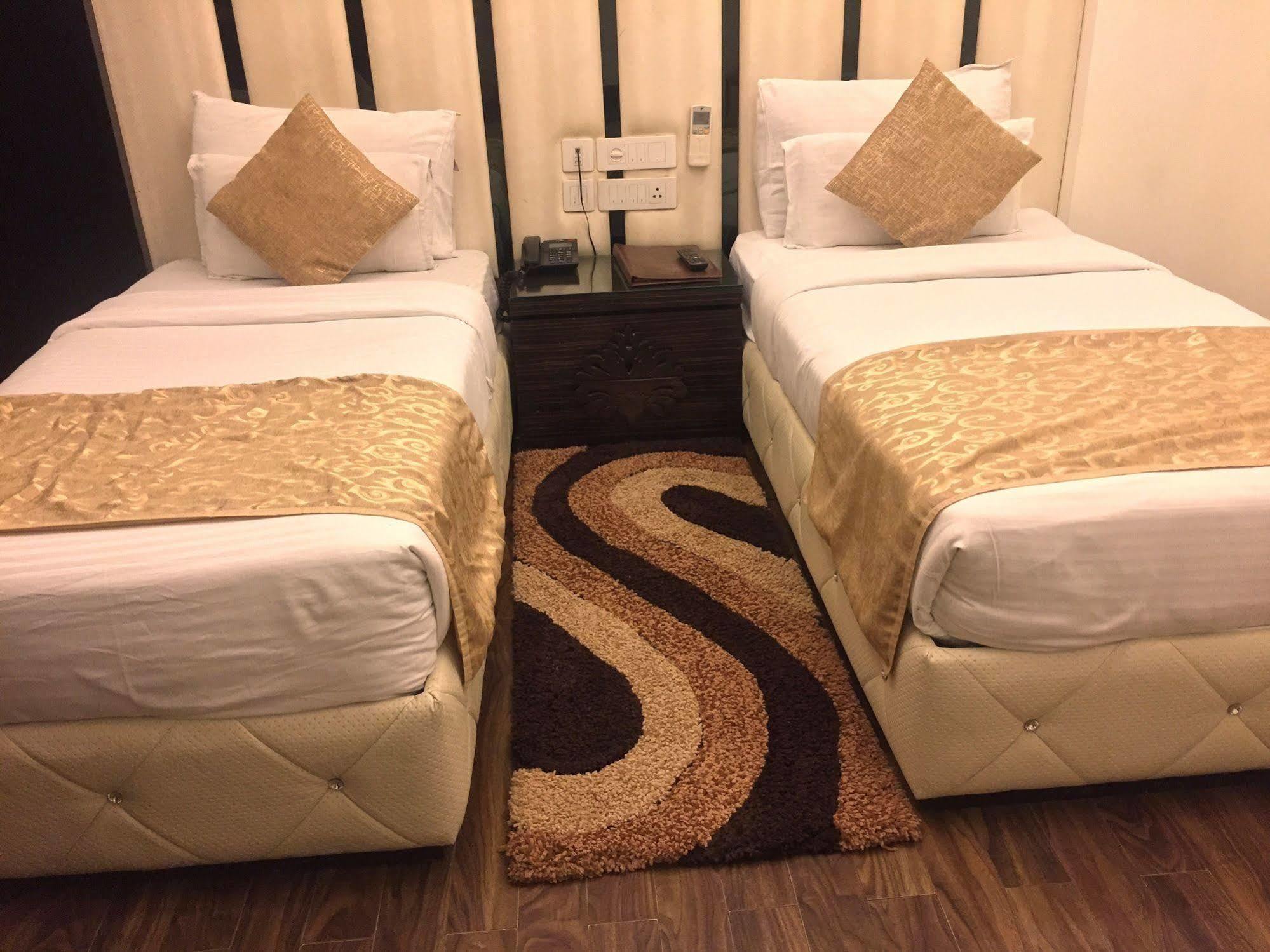 Hotel Metro View Делі Екстер'єр фото