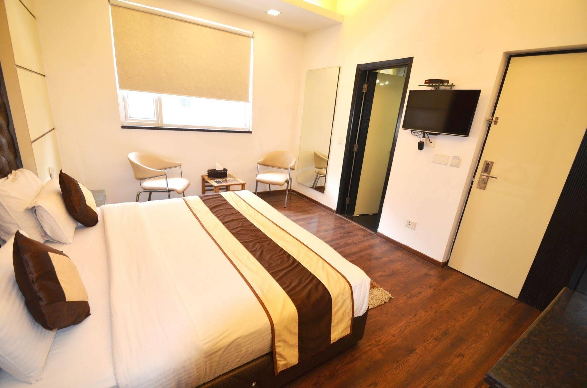 Hotel Metro View Делі Екстер'єр фото