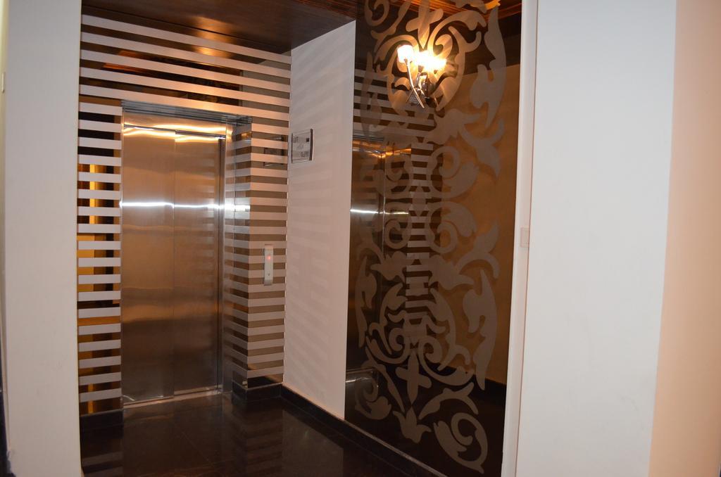 Hotel Metro View Делі Екстер'єр фото